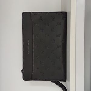 Beautiful wristlet by Countess Mara ⭐🍀🌼
